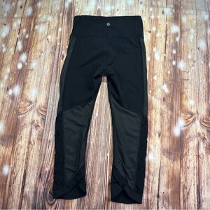 Lululemon Leggings Womens  Cropped Mesh Panel Run Yoga Gym Workout Athletic Sz 4
